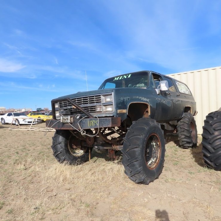 CHEVROLET SUBURBAN