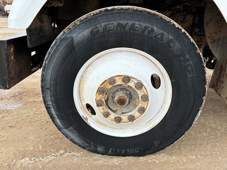 2015-freightliner-coronado-122-sd-image-9