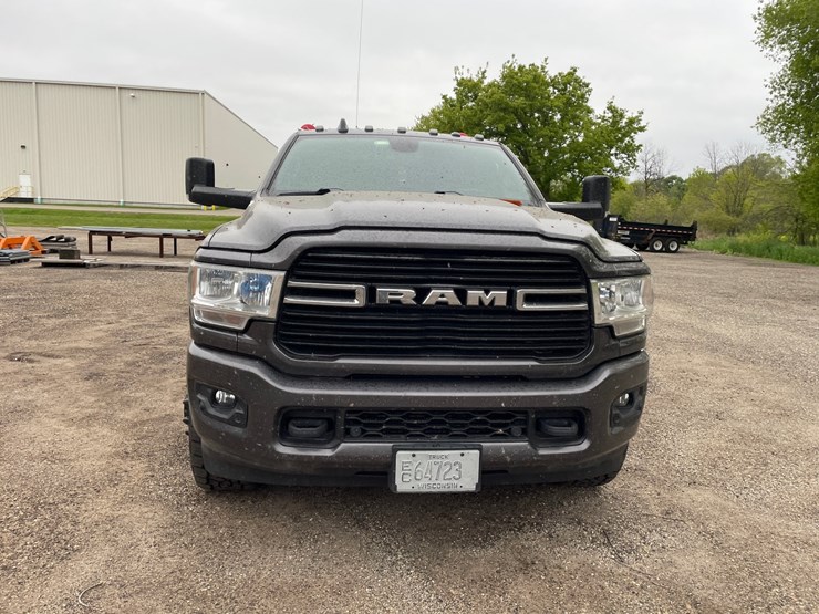 2019-dodge-ram-3500-image-2