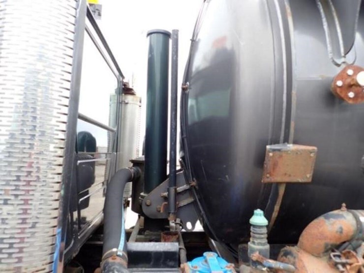 inoperable-2005-mack-cv713-tri/a-vacuum-truck-1m2a-image-36