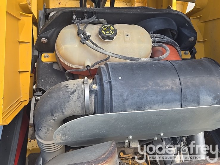 2020-deere-310sl-image-32