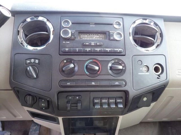 2010-ford-f350-xlt-image-17
