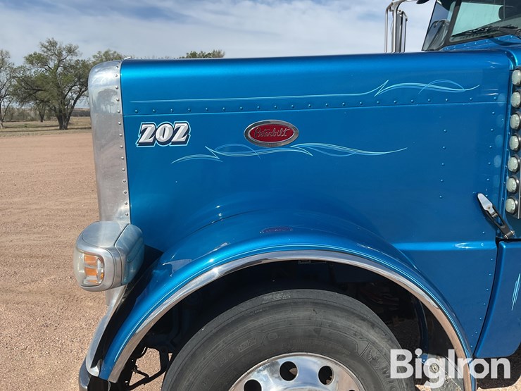 2015-peterbilt-389-image-12