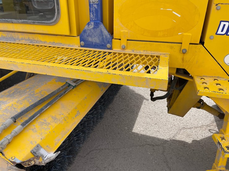 2017-superior-broom-dt80k-image-88
