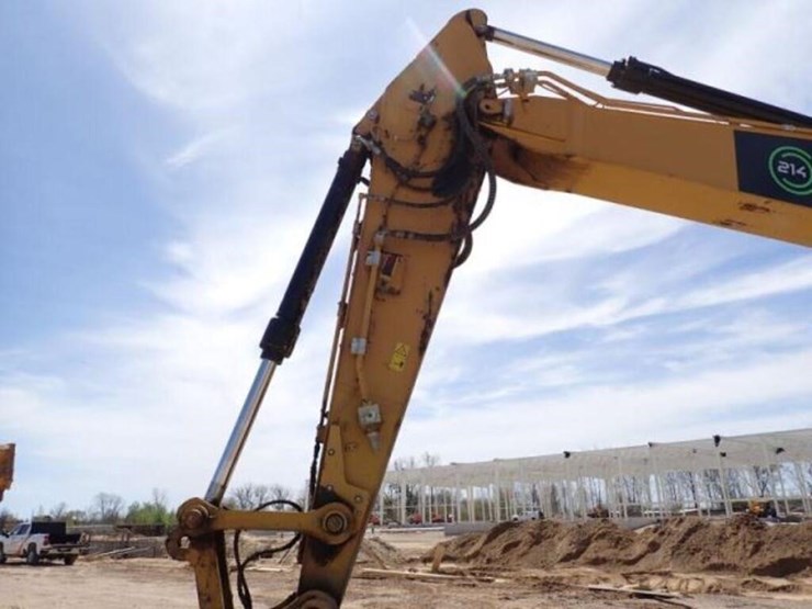 2021-caterpillar-323-image-19