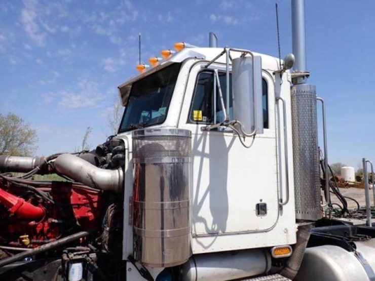 2004-peterbilt-379-image-40