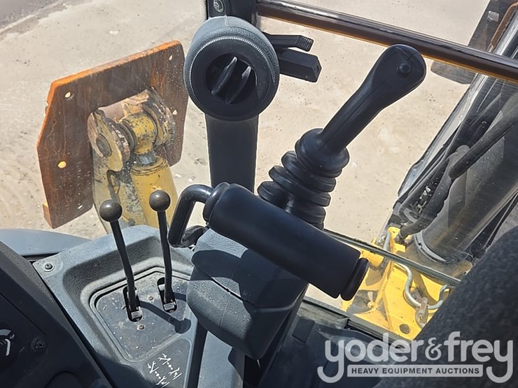 2020-deere-310sl-image-45