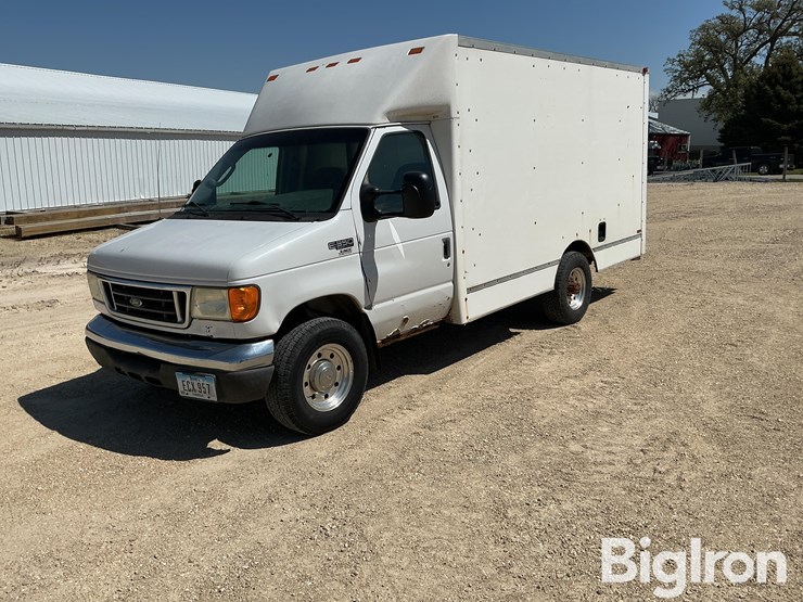 2005-ford-e350-image-1