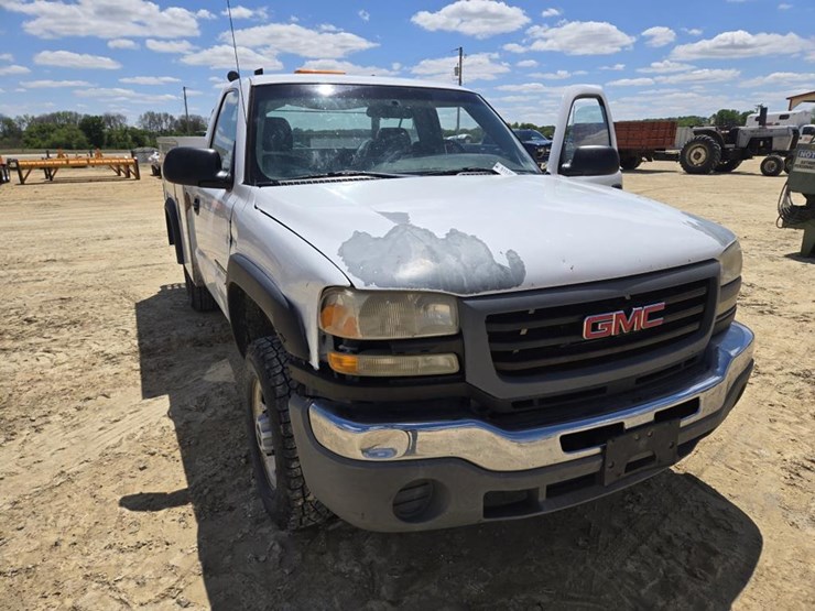 2006-gmc-sierra-2500hd-image-22