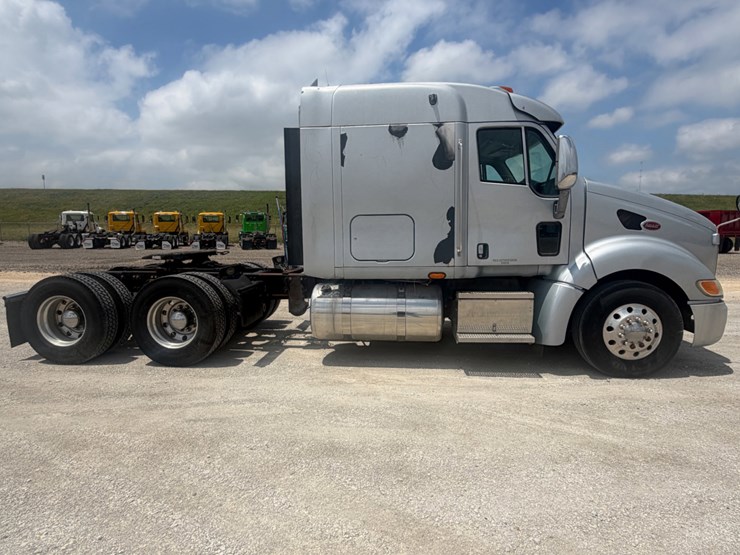 2009-peterbilt-387-image-4