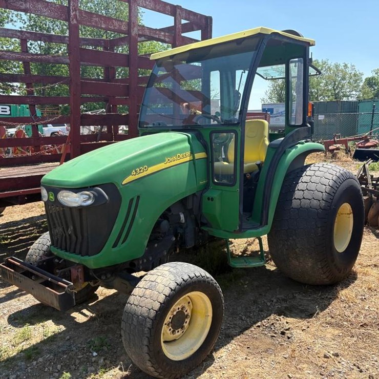 JOHN DEERE 4320