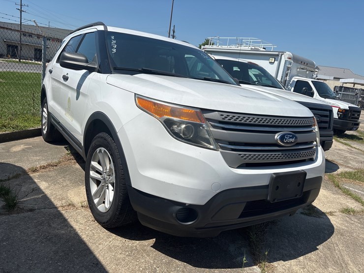 2015-ford-explorer-image-3