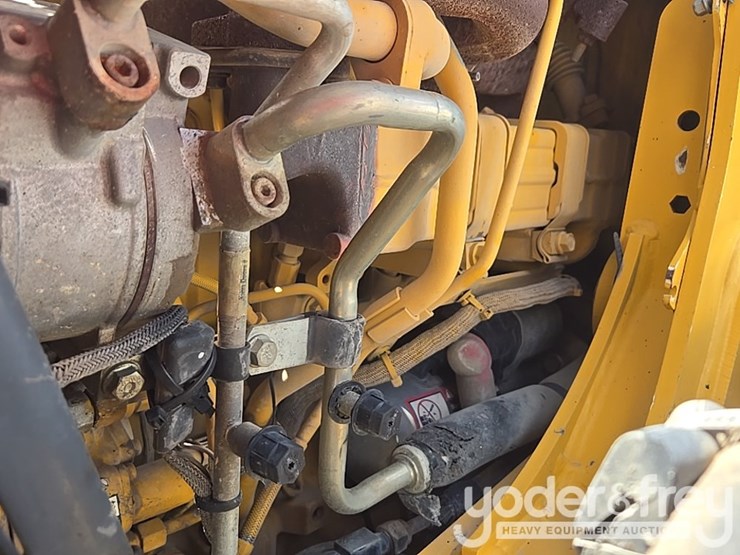 2020-deere-310sl-image-37