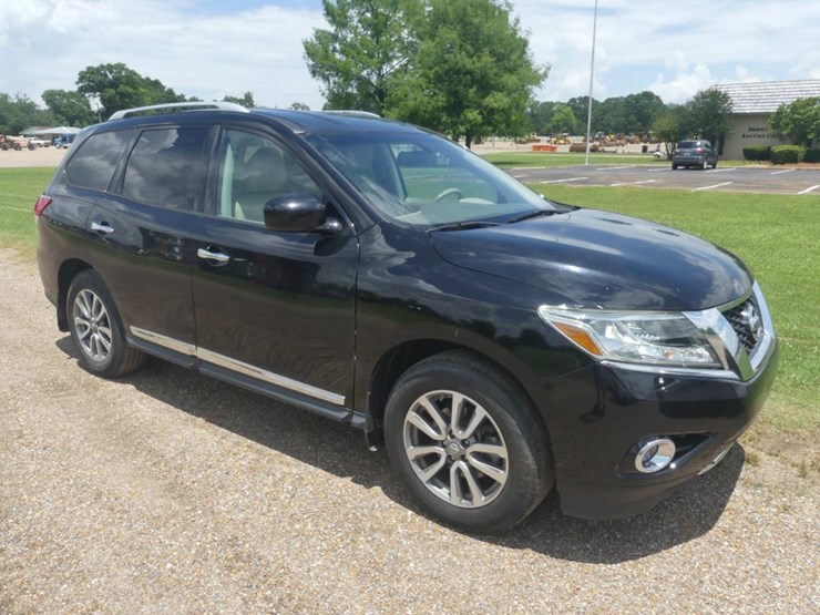 2013-nissan-pathfinder-image-2