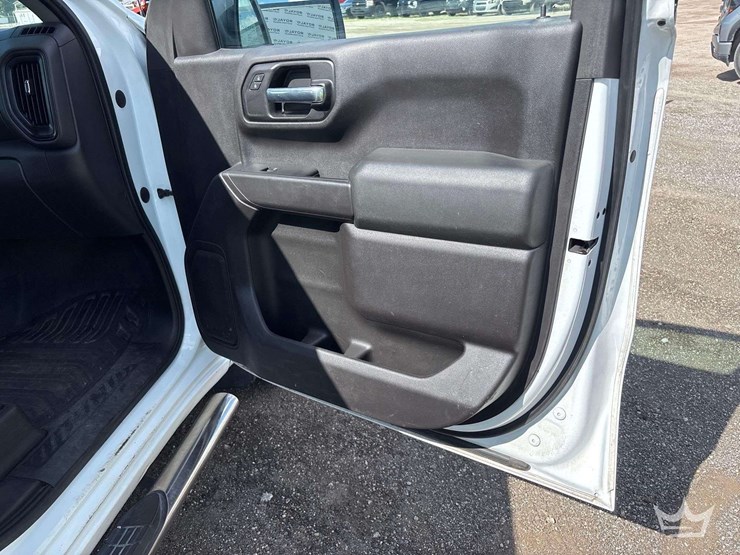 2020-chevrolet-silverado-1500-image-26