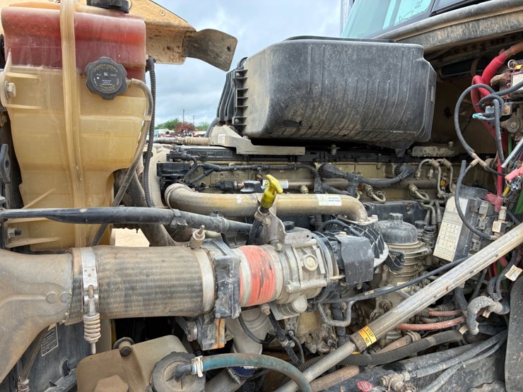 2014-freightliner-coronado-122-sd-image-13