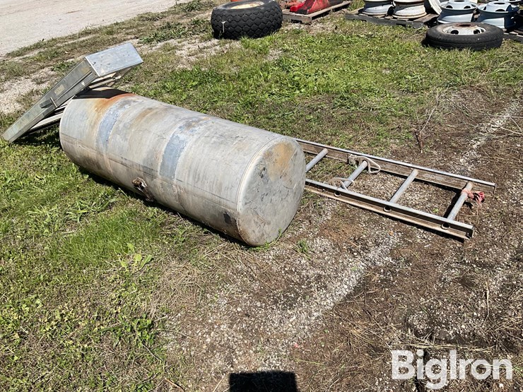 aluminum-tank-&-ladders-image-3