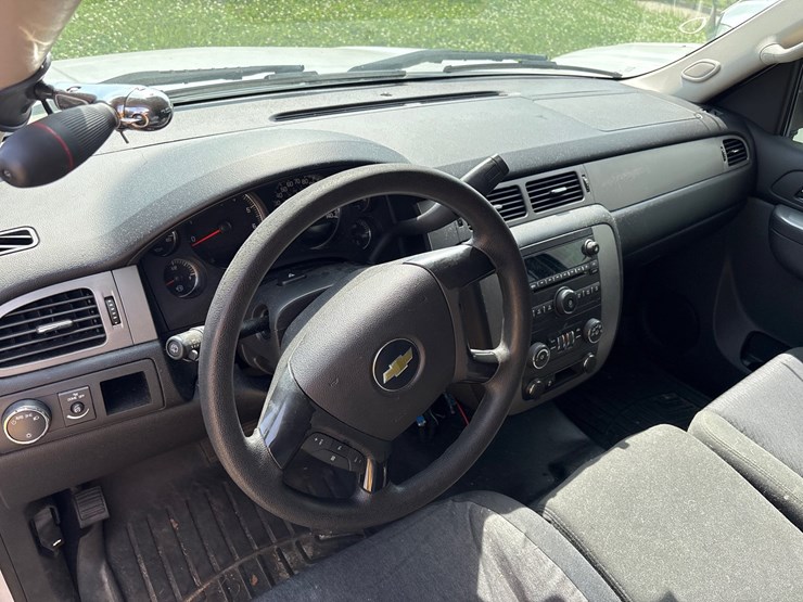 2013-chevrolet-tahoe-image-10