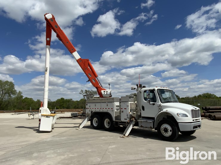 2016-freightliner-m2-106-image-11