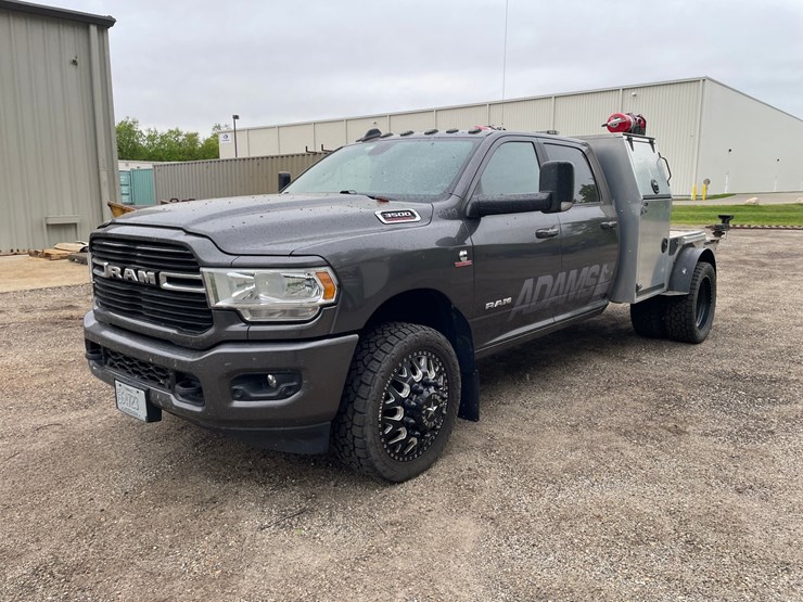 2019-dodge-ram-3500-image-1