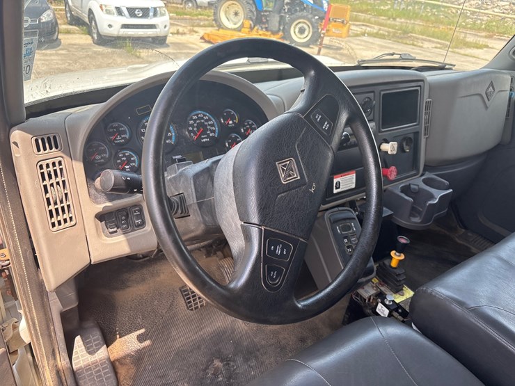 2011-international-durastar-4300-image-12