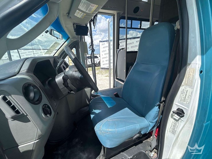 2018-ford-e450-image-12