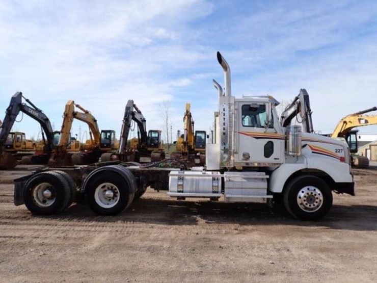 2013-western-star-4900sb-image-4