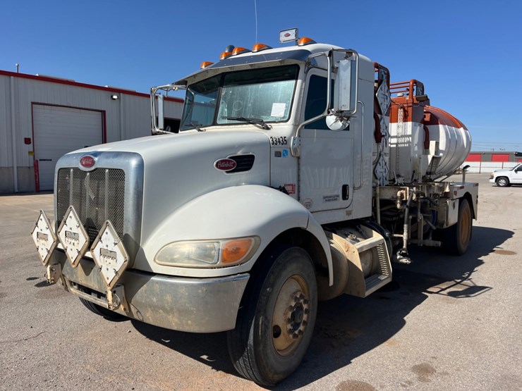 2014-peterbilt-337-image-1
