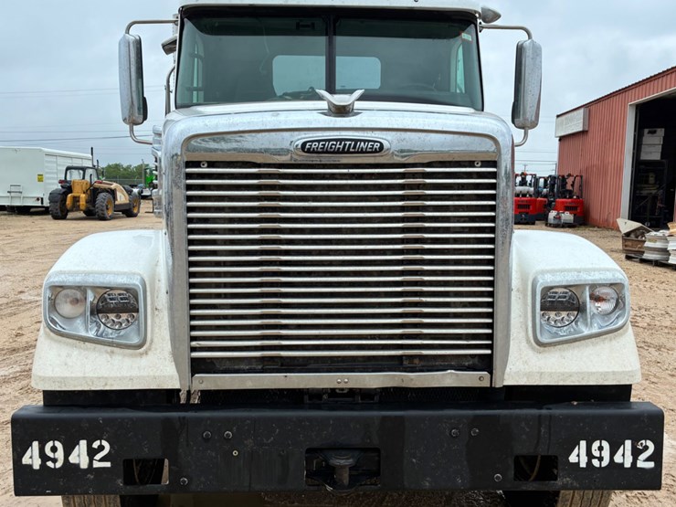 2013-freightliner-coronado-122-sd-image-2