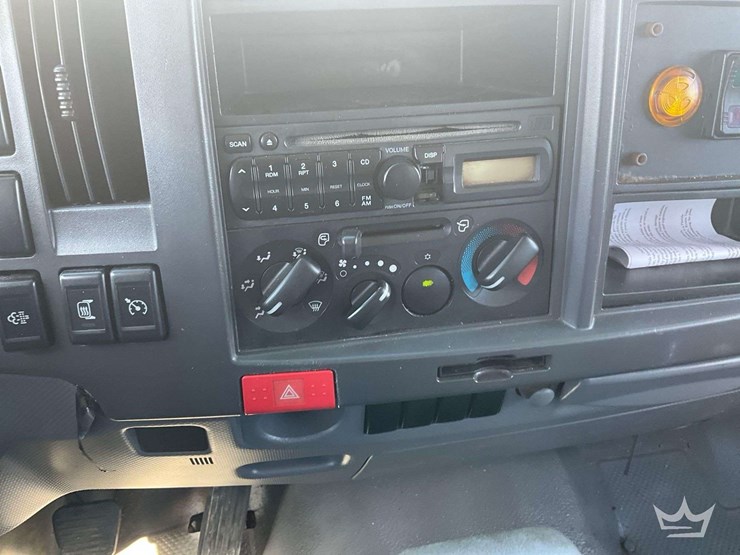 2013-isuzu-nrr-image-14