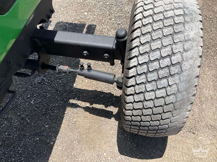 john-deere-utility-tractor-image-23