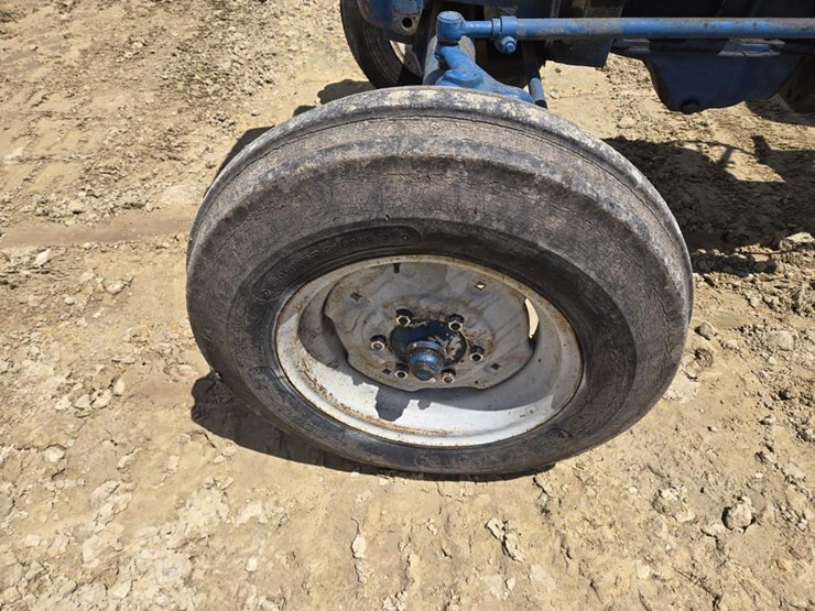 ford-4000-image-18