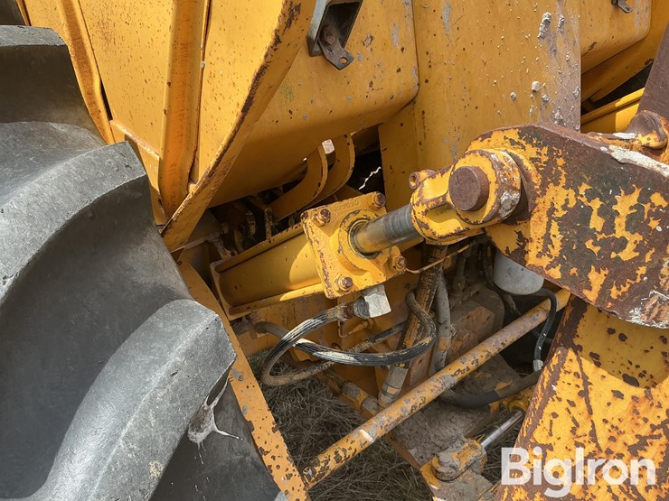 john-deere-380-image-15