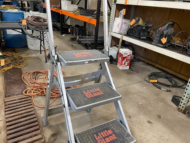 #4594-•-little-giant-aluminum-step-stool-ladder-image-3