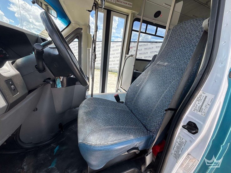 2017-ford-e450-image-21