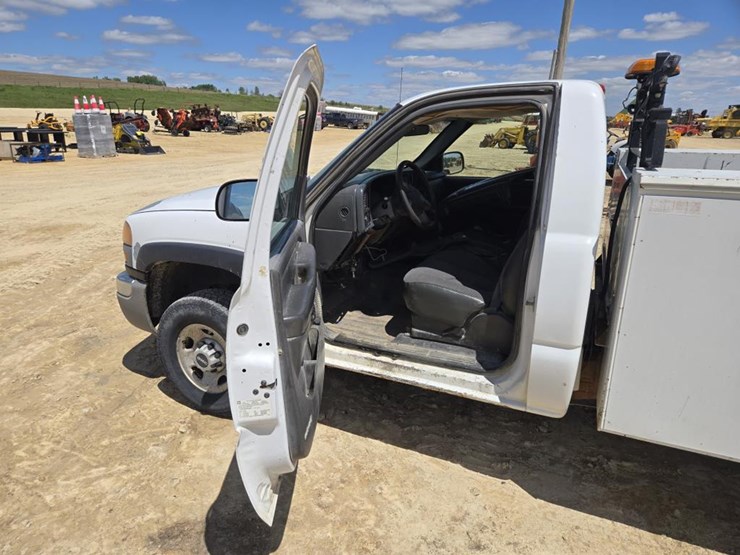 2006-gmc-sierra-2500hd-image-6