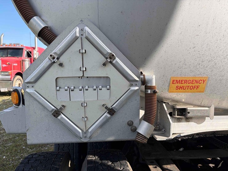 2014-polar-fuel-trailer-image-8