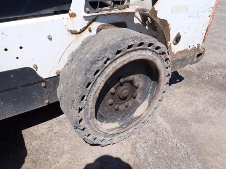2014-bobcat-s590-image-26