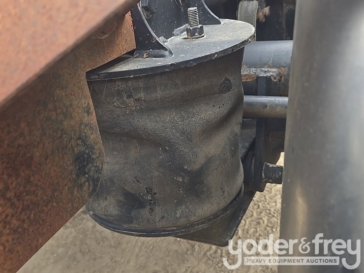 2010-peterbilt-367-image-24