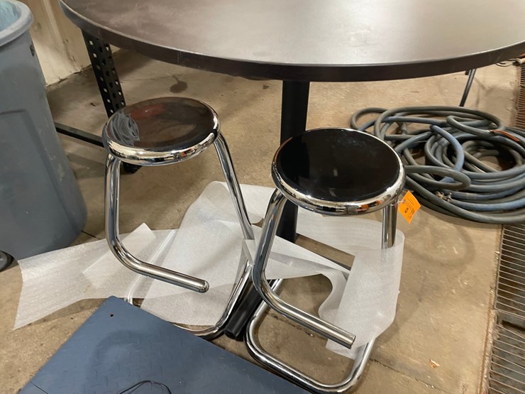 #4612-•-table-with-(2)-stools-image-3