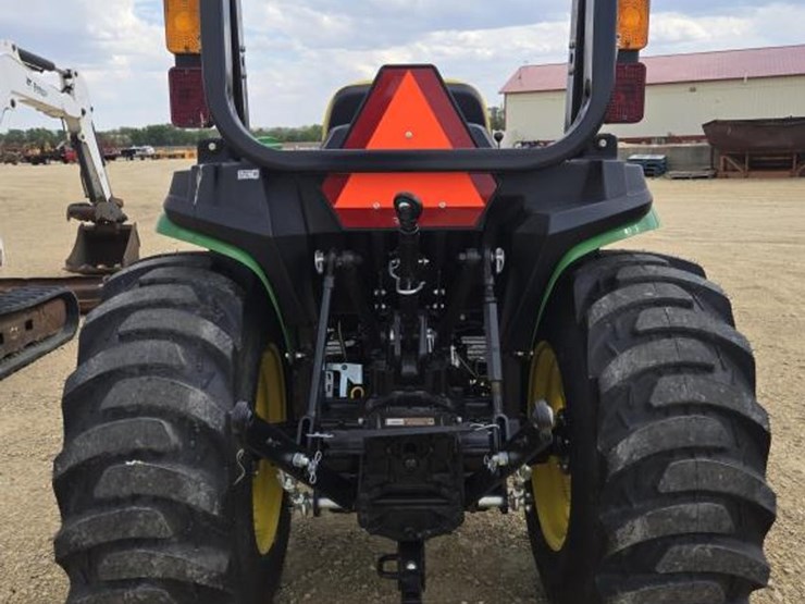 2025-john-deere-3032e-image-11