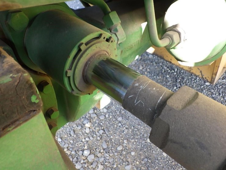 2005-john-deere-7220-image-26