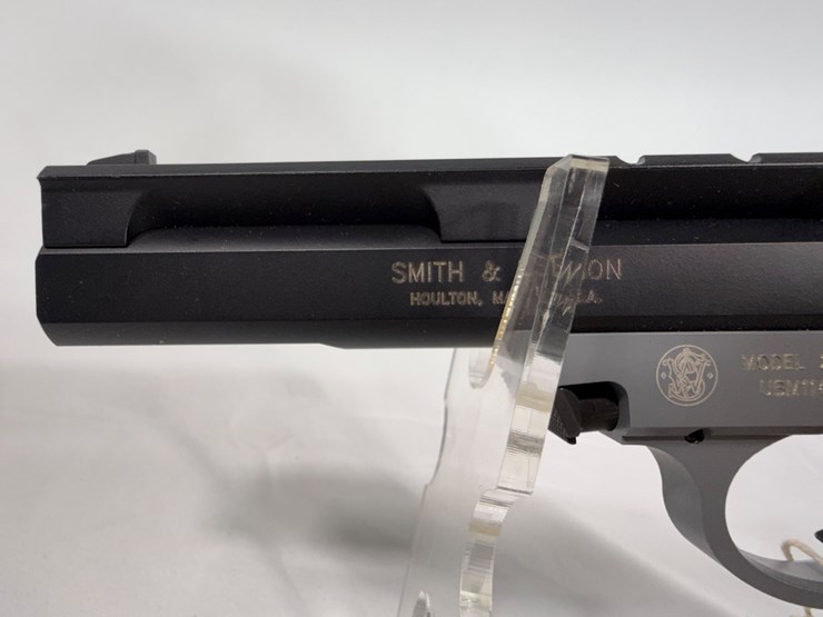 #34-•-smith-&-wesson-22a-1-22lr-pistol-umb1168-image-7