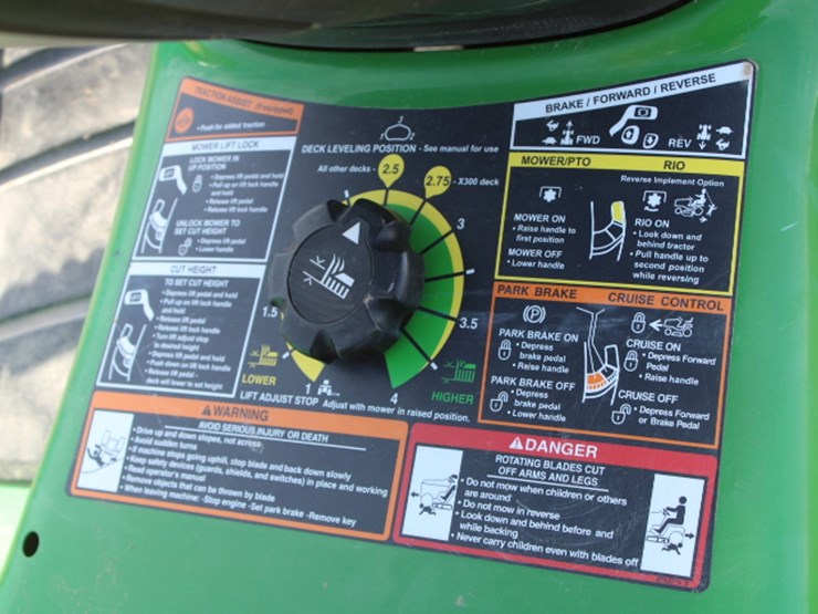 john-deere-x320-image-7