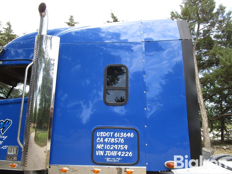 2018-freightliner-122sd-image-13