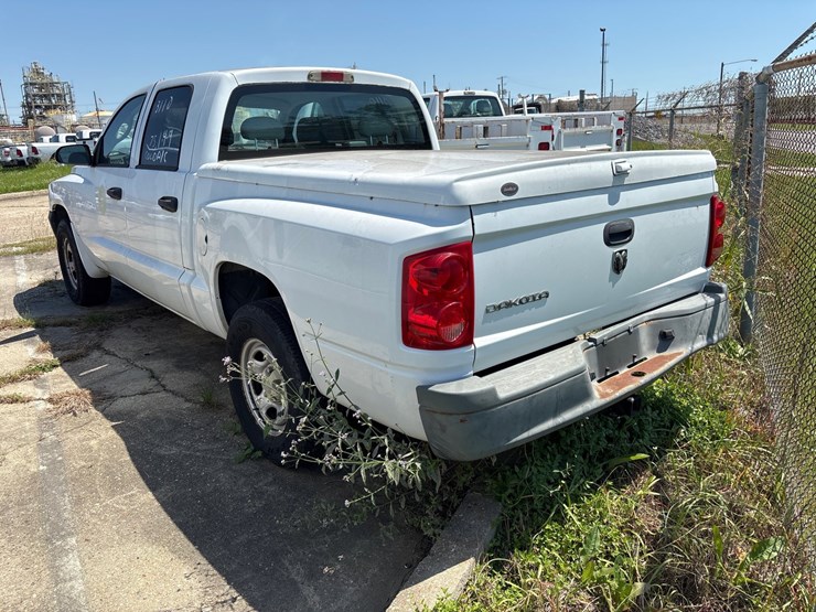 #41-•-2007-dodge-1/2-ton-compact-crew-cab-pickup-truck-image-4