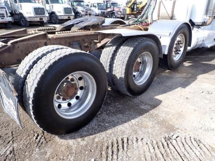 2013-peterbilt-367-image-62