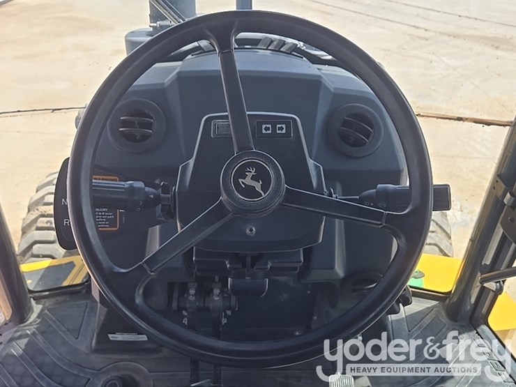 2020-deere-310sl-image-47