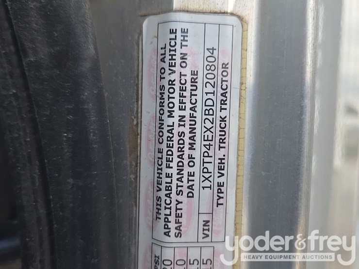 2010-peterbilt-367-image-60