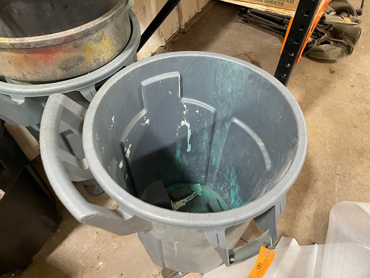 #4555-•-(6)-poly-garbage-cans-image-3